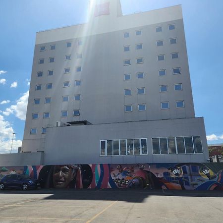 Hotel Ibis Montes Claros Shopping Esterno foto