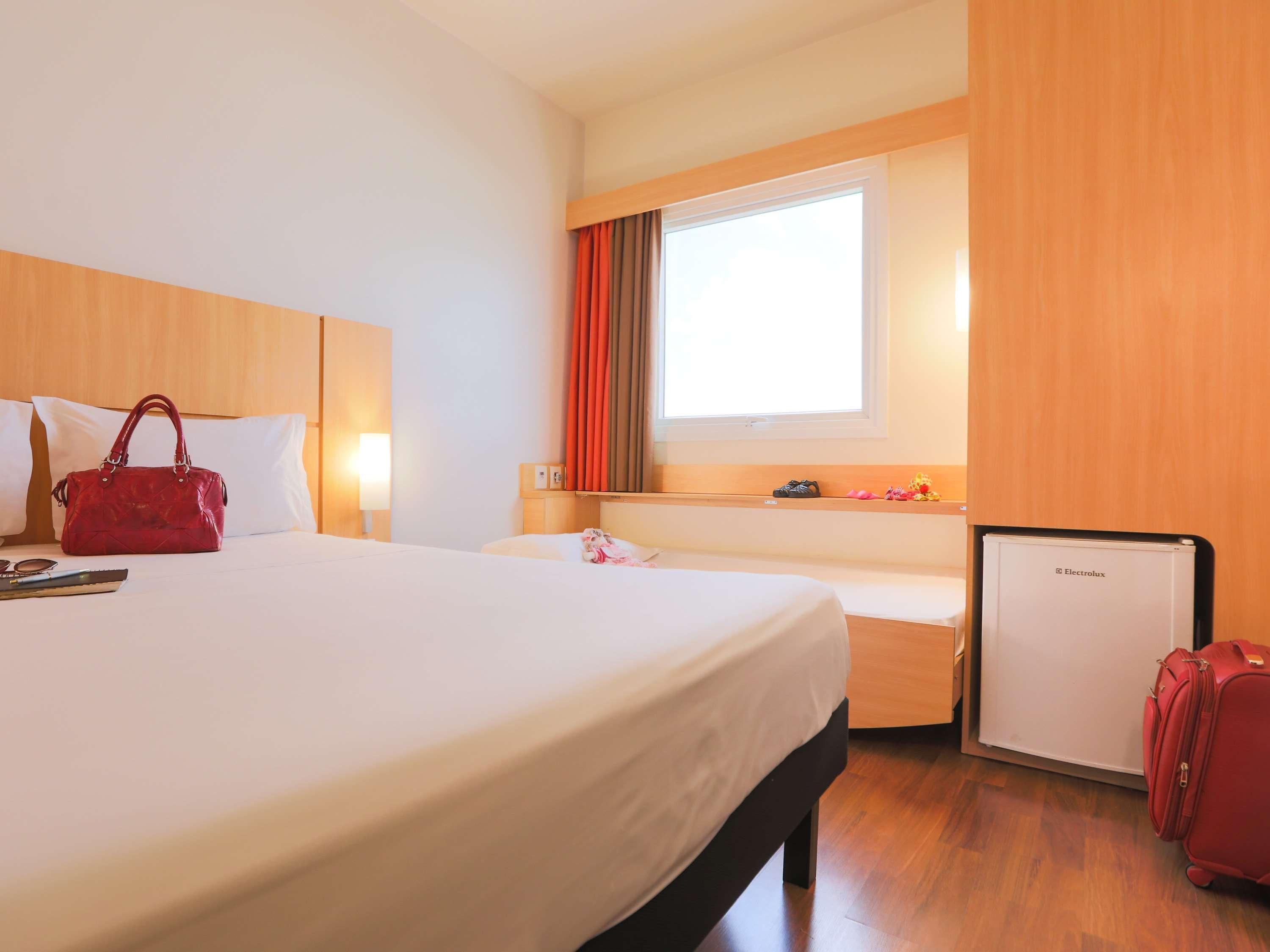 Hotel Ibis Montes Claros Shopping Esterno foto