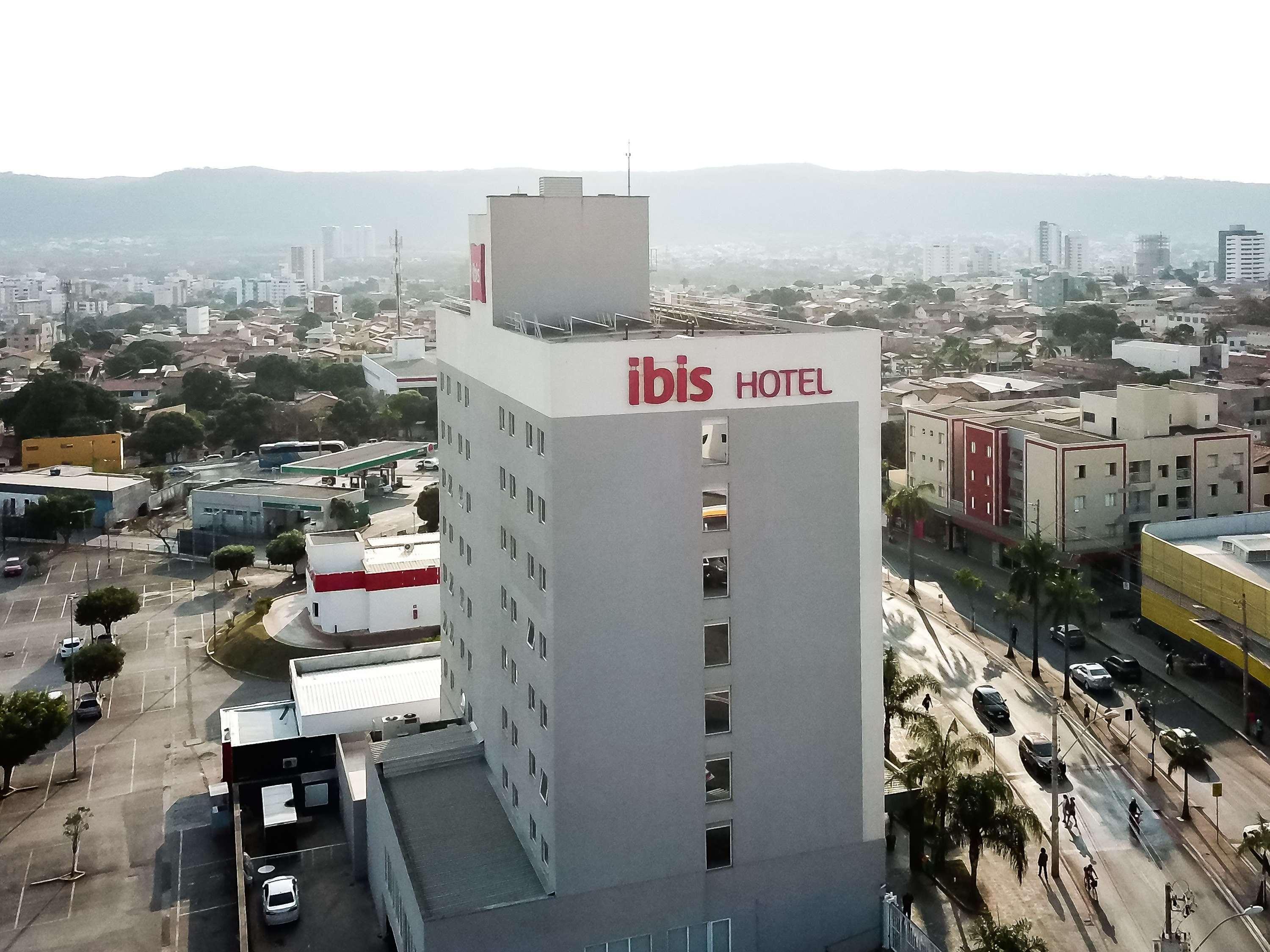 Hotel Ibis Montes Claros Shopping Esterno foto
