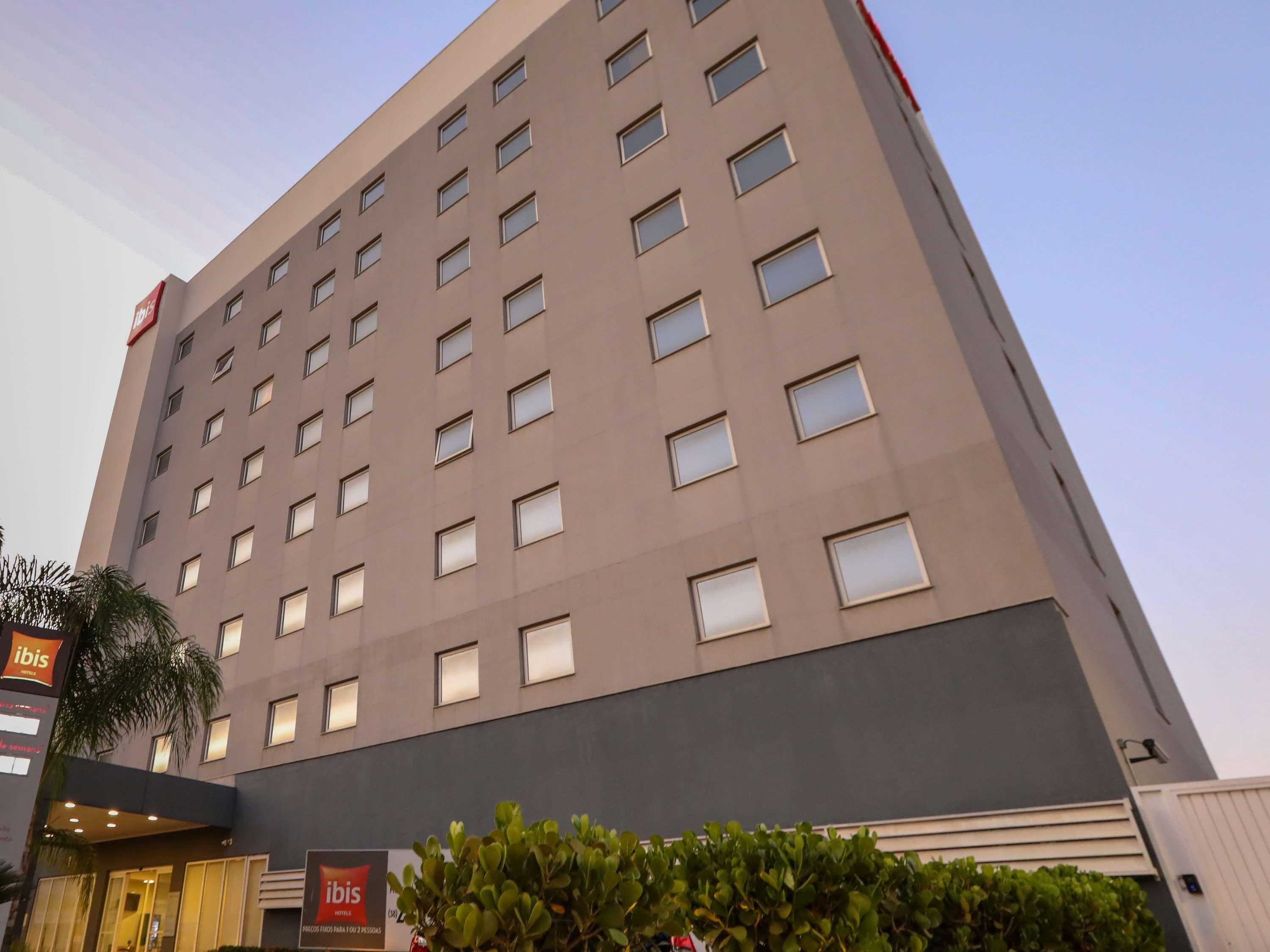 Hotel Ibis Montes Claros Shopping Esterno foto