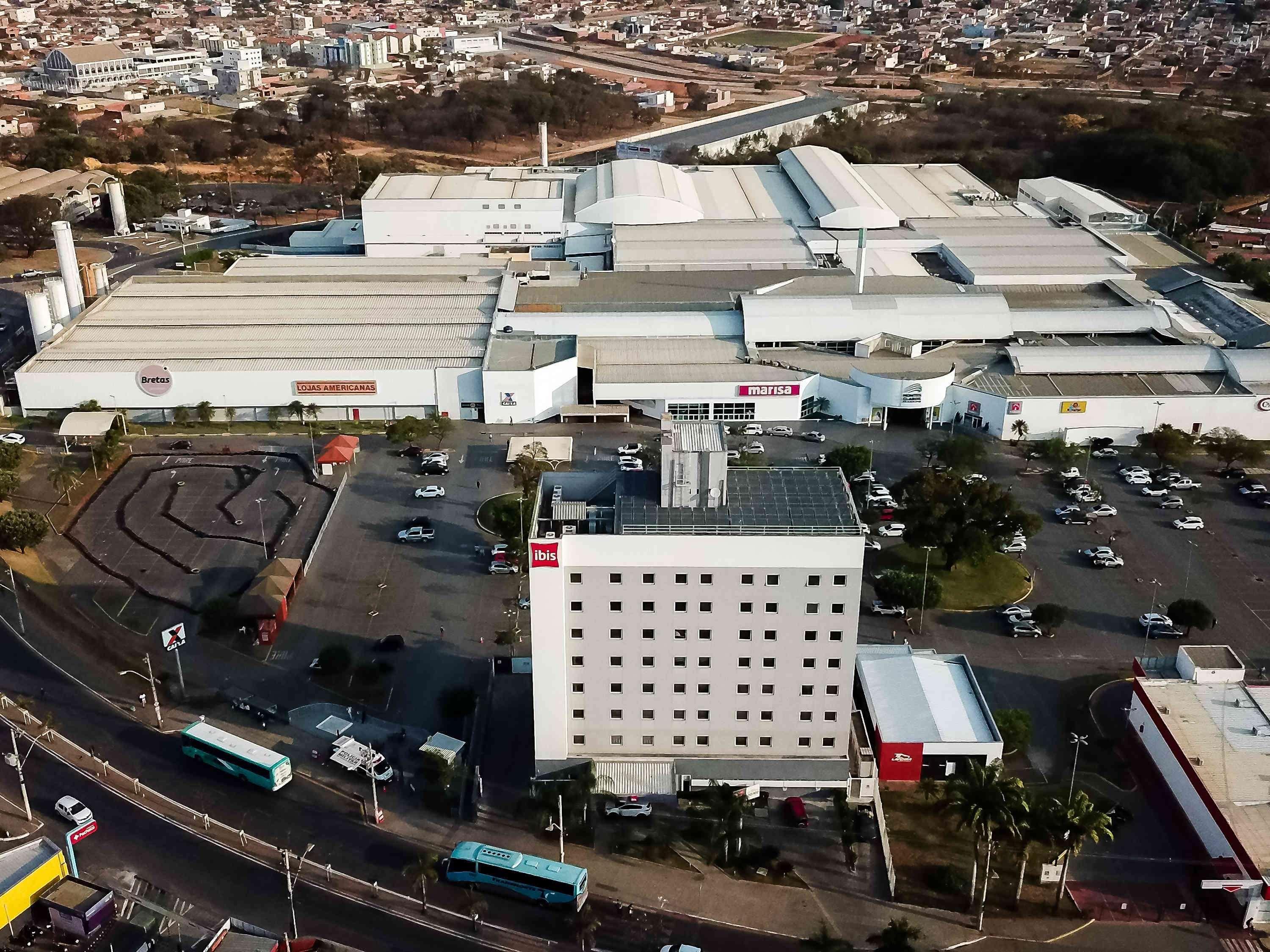 Hotel Ibis Montes Claros Shopping Esterno foto