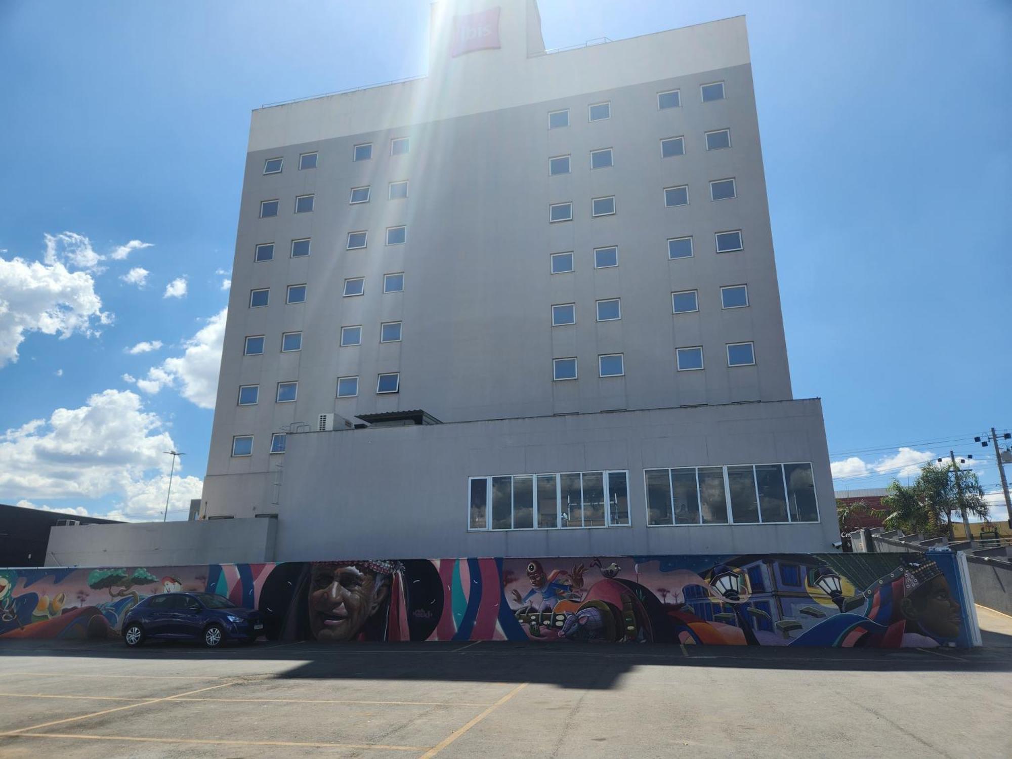 Hotel Ibis Montes Claros Shopping Esterno foto