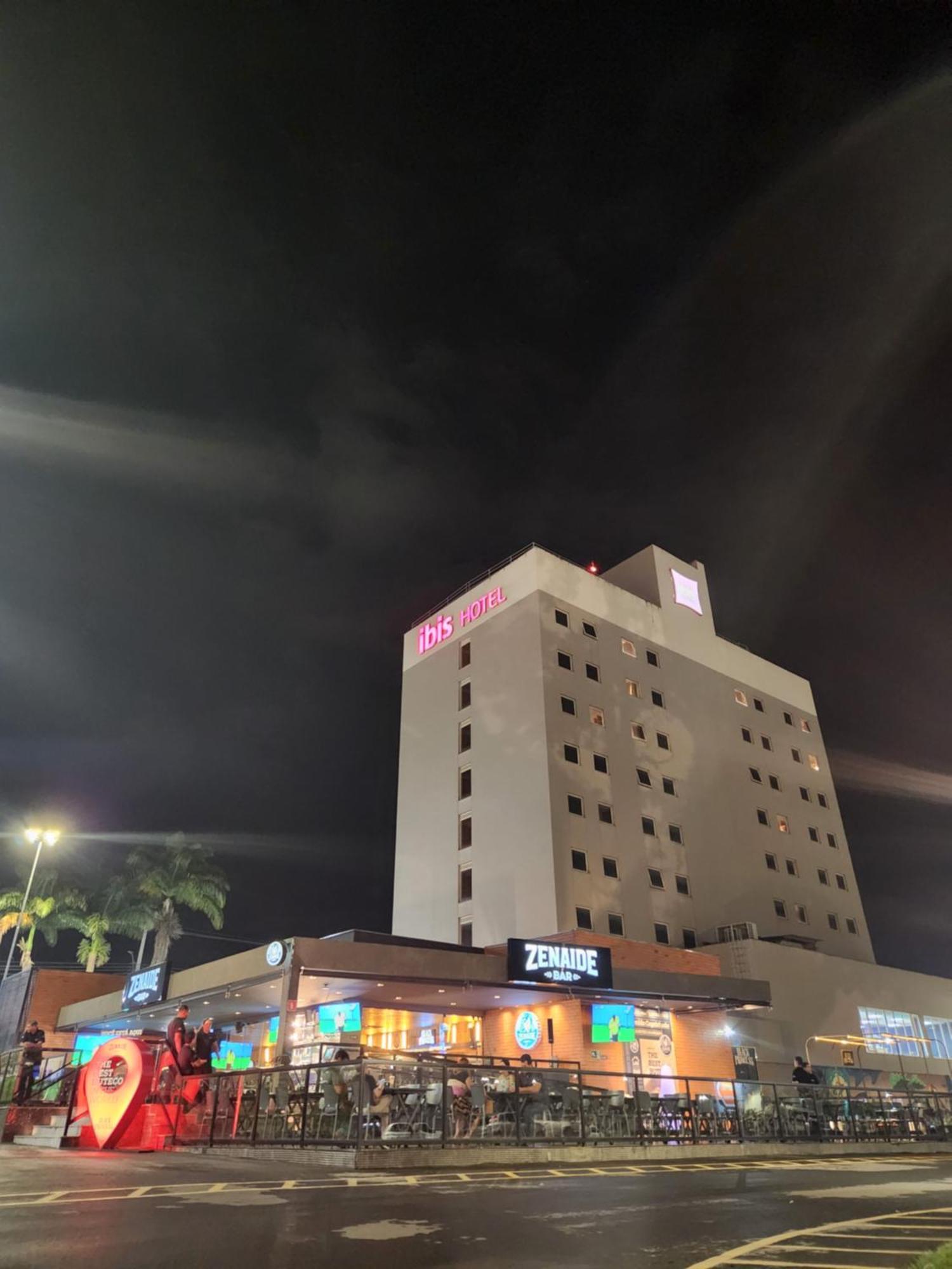Hotel Ibis Montes Claros Shopping Esterno foto