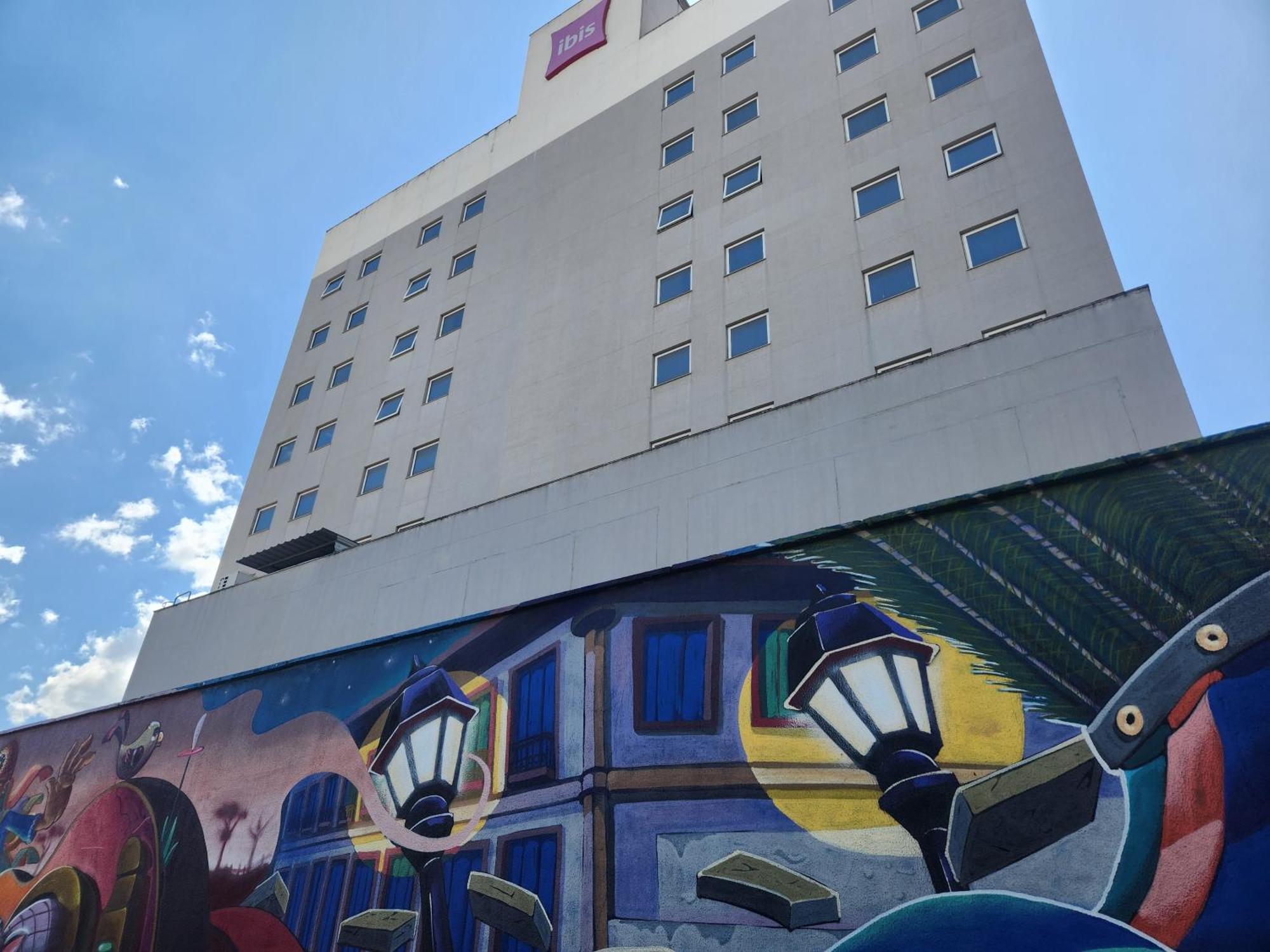 Hotel Ibis Montes Claros Shopping Esterno foto