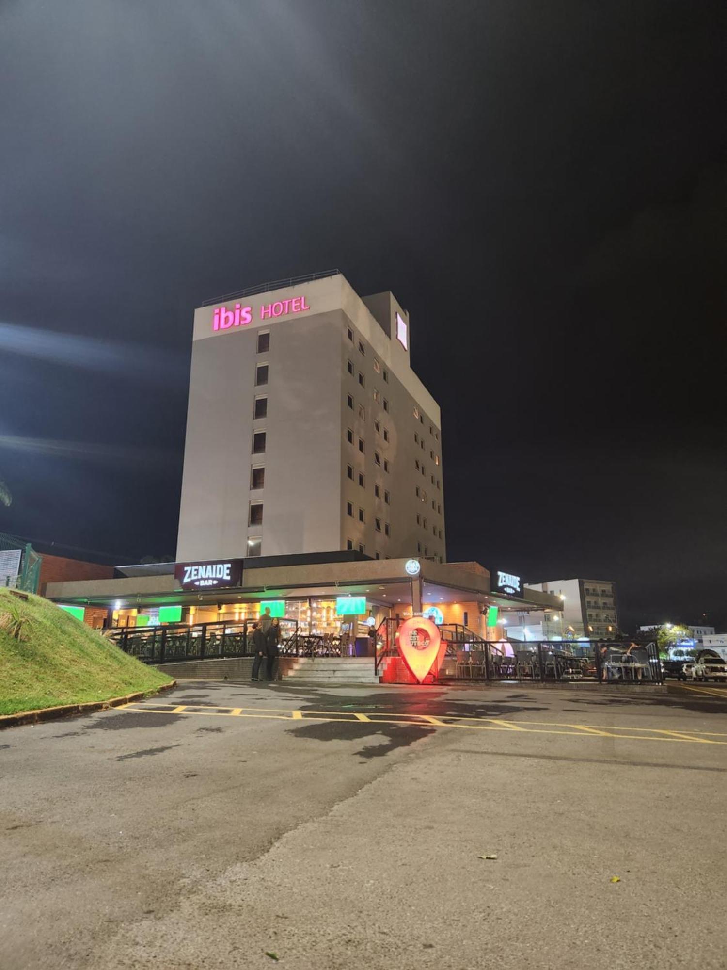 Hotel Ibis Montes Claros Shopping Esterno foto