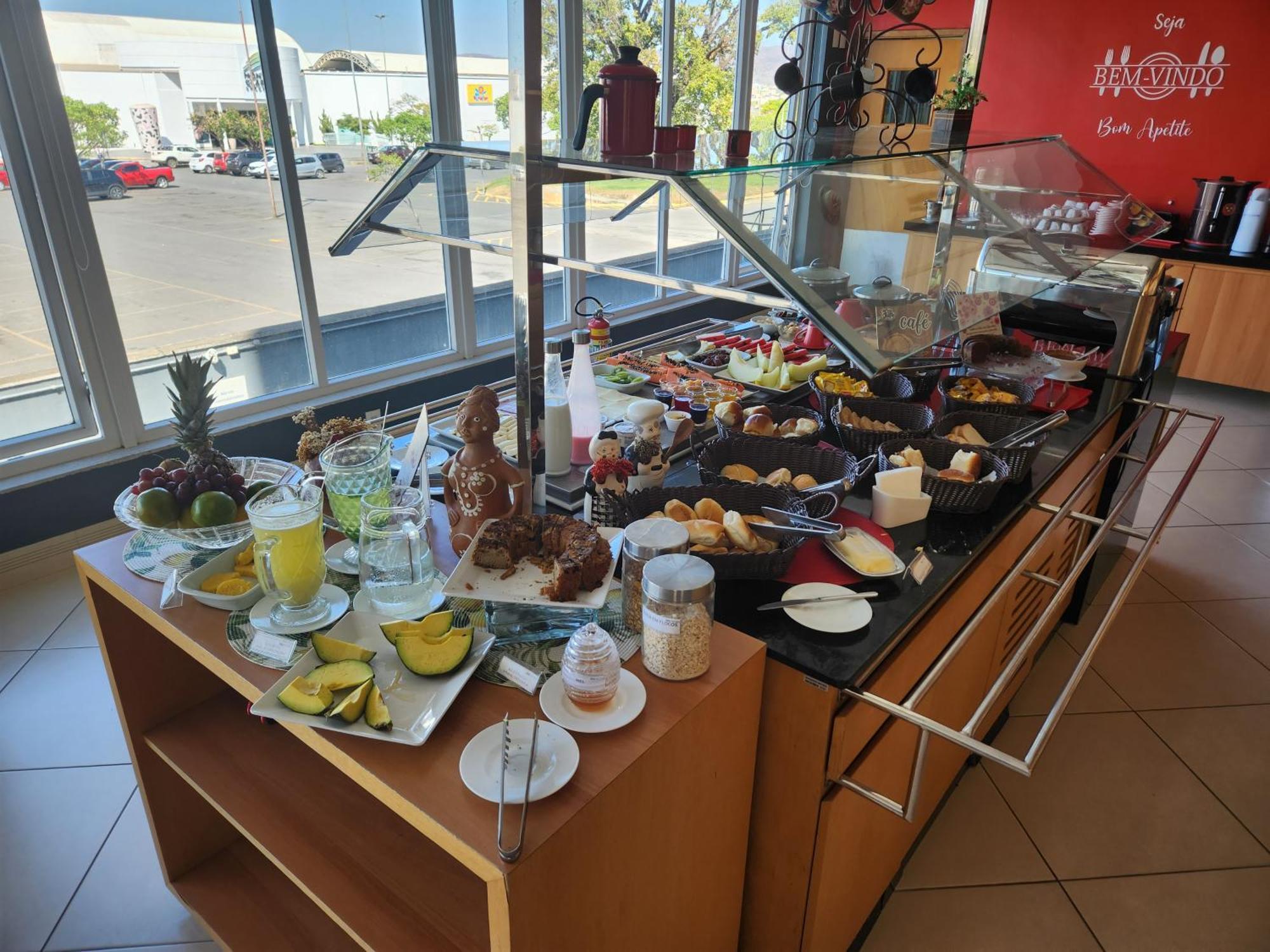Hotel Ibis Montes Claros Shopping Esterno foto