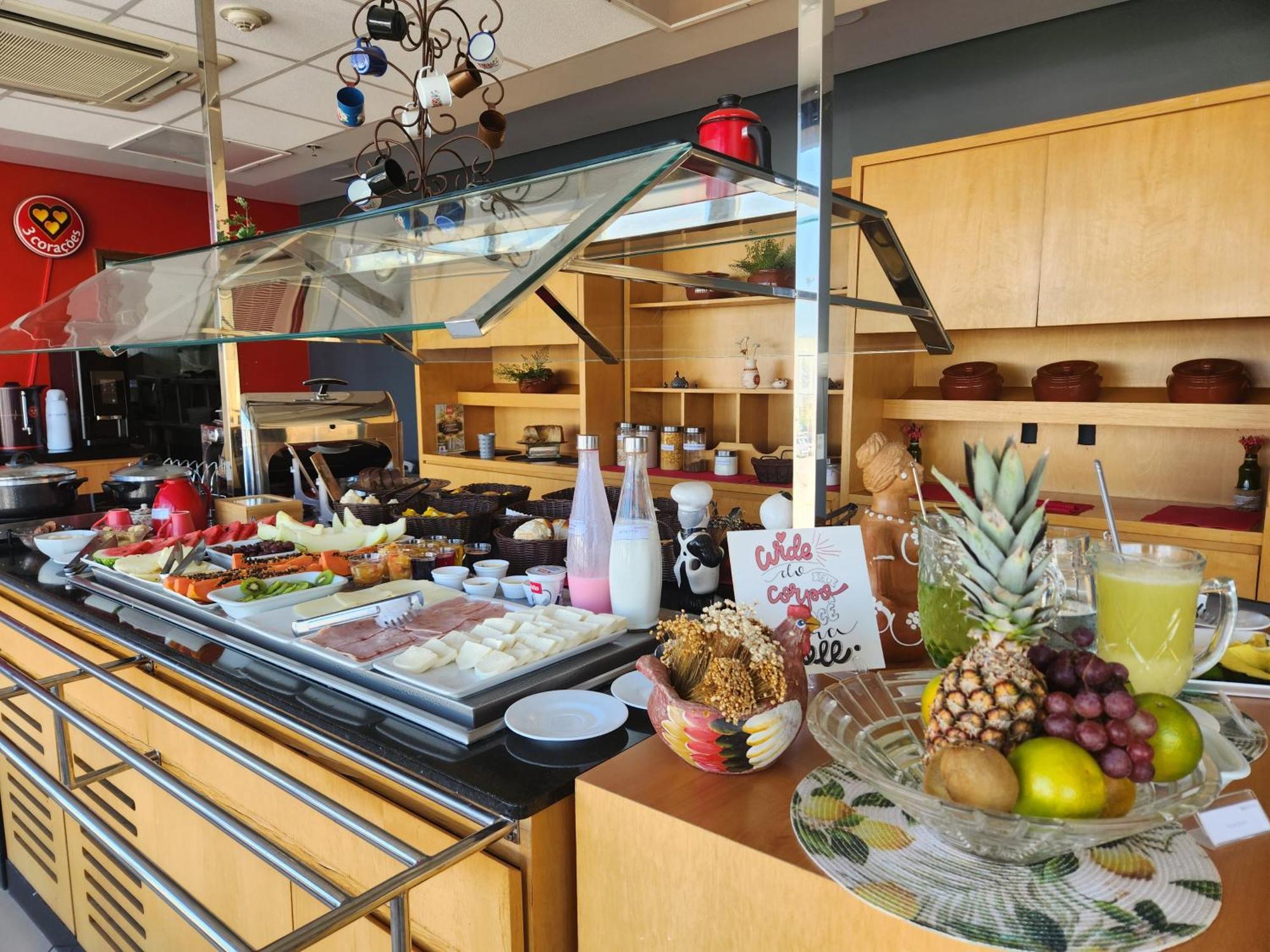 Hotel Ibis Montes Claros Shopping Esterno foto