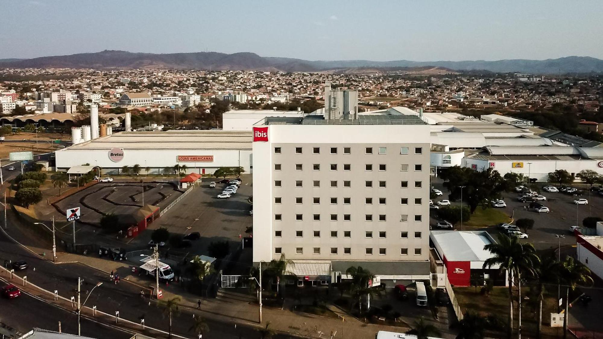 Hotel Ibis Montes Claros Shopping Esterno foto