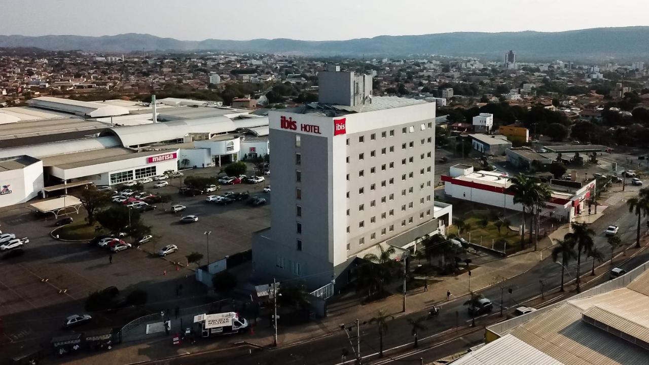 Hotel Ibis Montes Claros Shopping Esterno foto